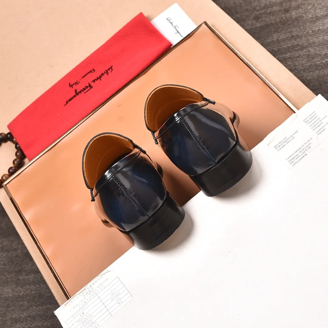 Men's shoes 💰540📛📛 (water-dyed cow lining) Salvatore Ferragamo high-end (Salvatore Ferragamo) is the world's top luxury footwear brand, coming from the fashion kingdom of Italy. It is famous all over the world for its traditional handmade design and novel styles... 🚶🏻🚶🏻New suit shoes are available simultaneously at the counter. This model is made of pure handmade imported Italian calfskin ➕soft water-dyed cowhide lining Original authentic outsole🌀🌀Size: 38➖44.